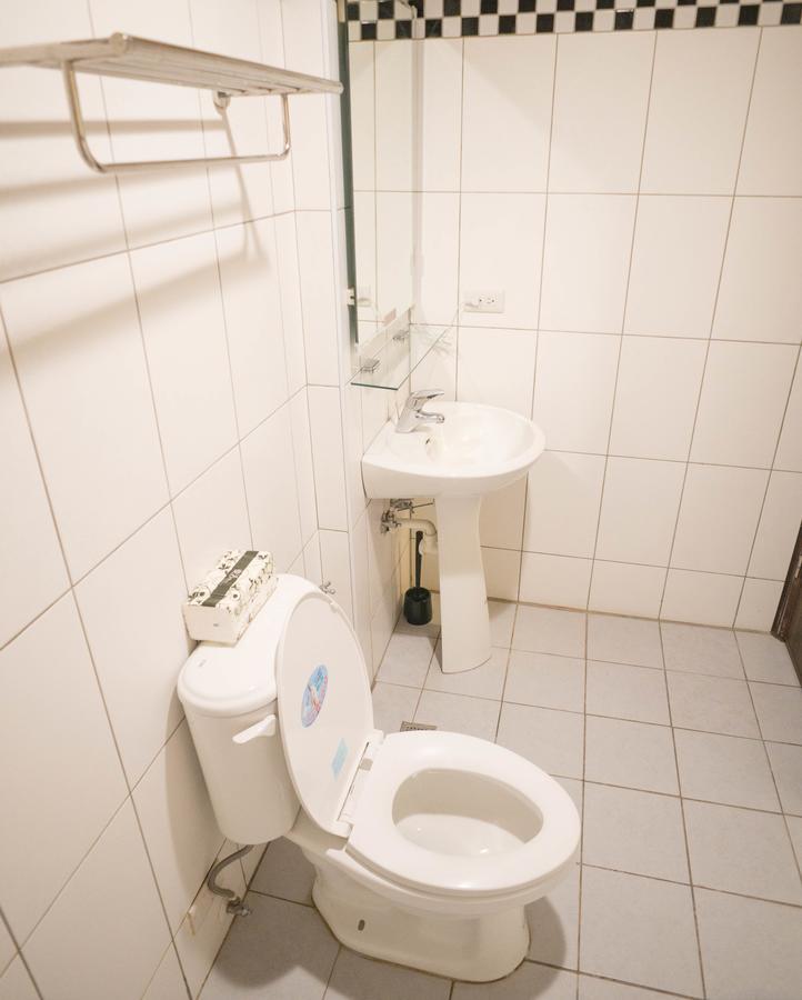 Feng Chia House Hostel Taichung Buitenkant foto